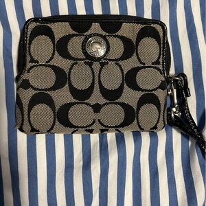 NWOT Coach small zippered wallet black